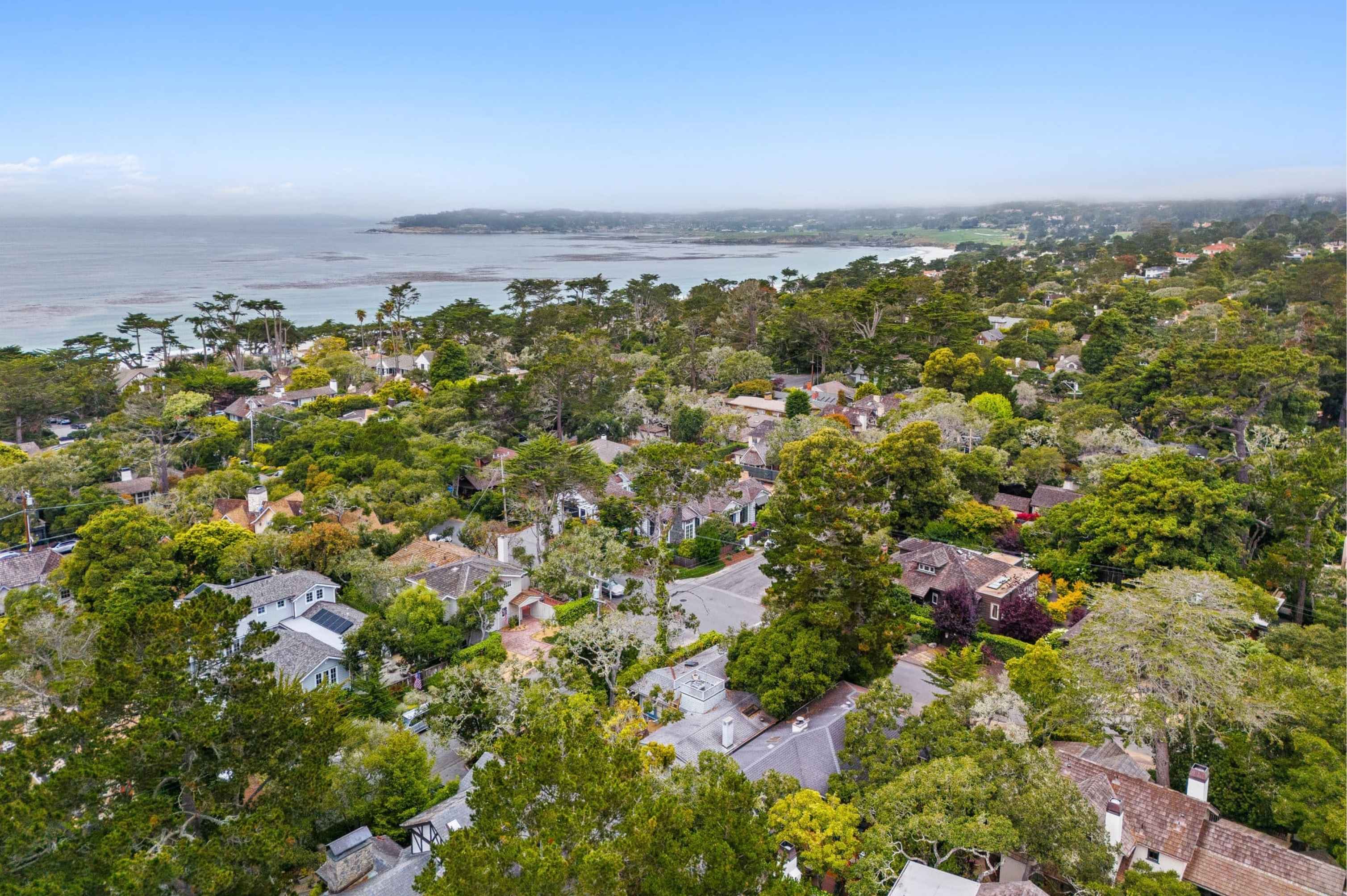 Luxury coastal home in Carmel and Pebble Beach overlooking the Pacific Ocean